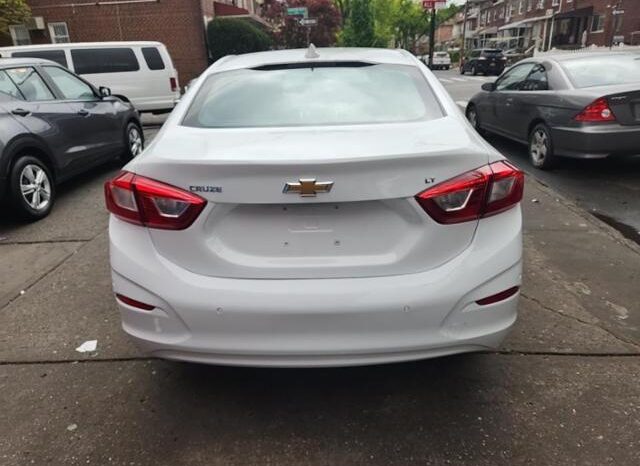 2019 Chevrolet Cruze LT 1G1BE5SM2K7113992 full