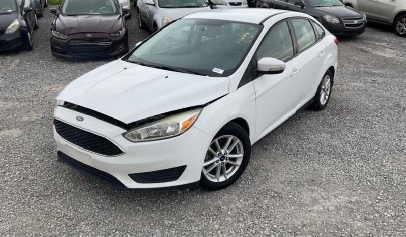 2015 Ford Focus SE FWD 1FADP3F24FL252757 full