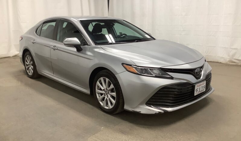 2020 Toyota Camry LE FWD 4T1L11AK1LU945144 full