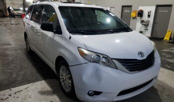 Toyota Sienna XLE FWD 5TDYK3DC3DS343780 full