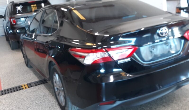 2018 Toyota Camry LE FWD 4T1B11HK5JU099776 full