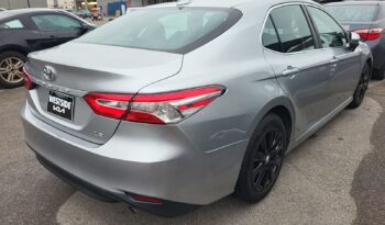 2019 Toyota Camry LE FWD 4T1B11HK1KU729097 full