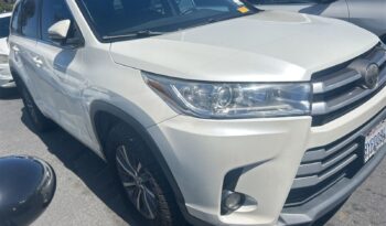 2018 Toyota Highlander XLE FWD 5TDKZRFH6JS527233 full